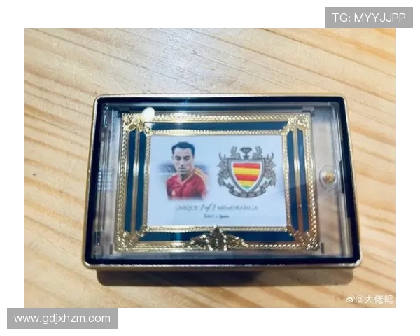 黑曜石球星卡足球：收藏界新宠与球迷热议的跨界珍品